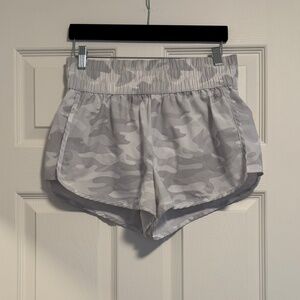 DSG Women's High Rise Stride Shorts Size Small White Camo Brief Lined Interior